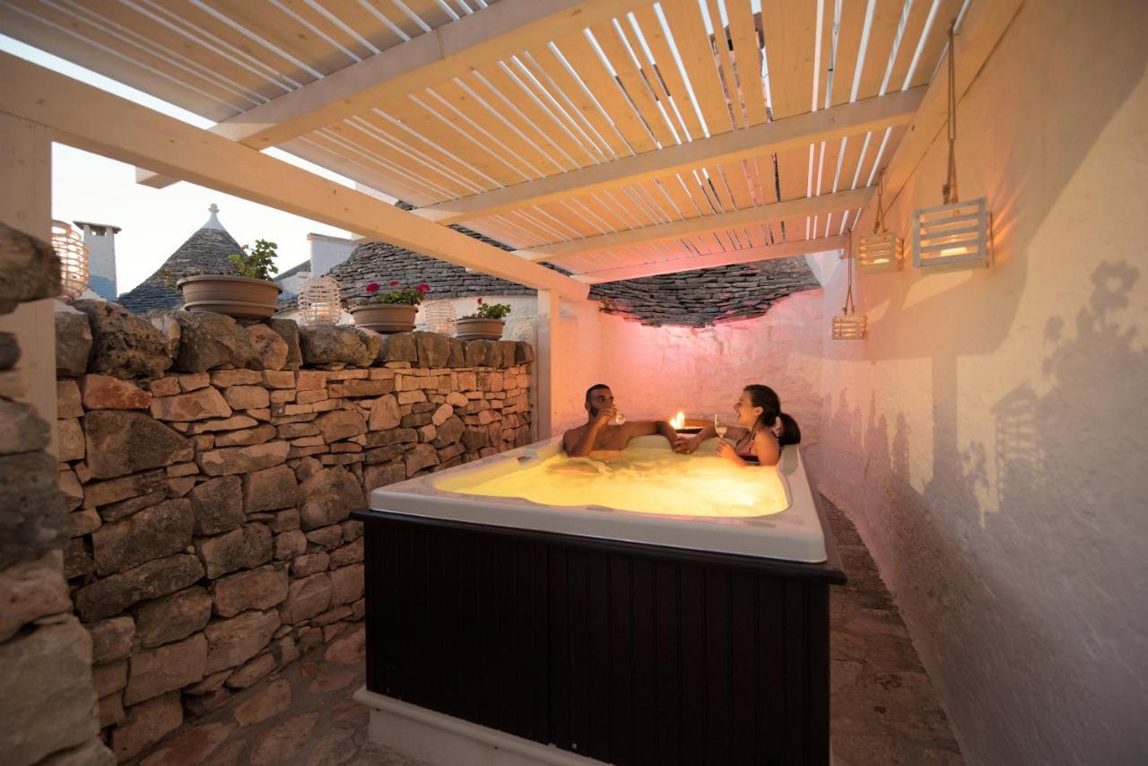 אלברובלו Trulli Holiday Deluxe & Wellness מראה חיצוני תמונה